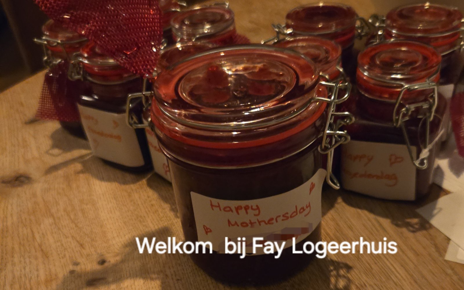 Zelfgemaakte aardbeienjam als welkomstcadeau bij aankomst